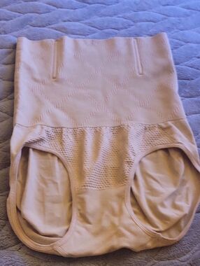 DODOGOGO 3XL High-Waist Shaping Brief in Beige